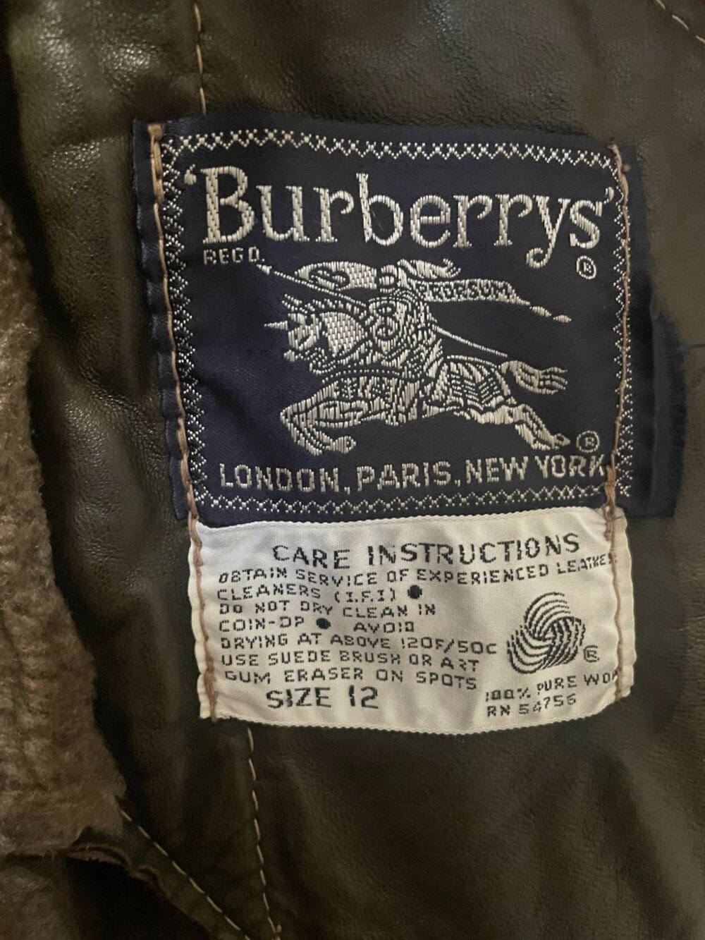 Vintage Burberry Shearling Full-Length Coat in Excellent Condition - Picture 3 of 8